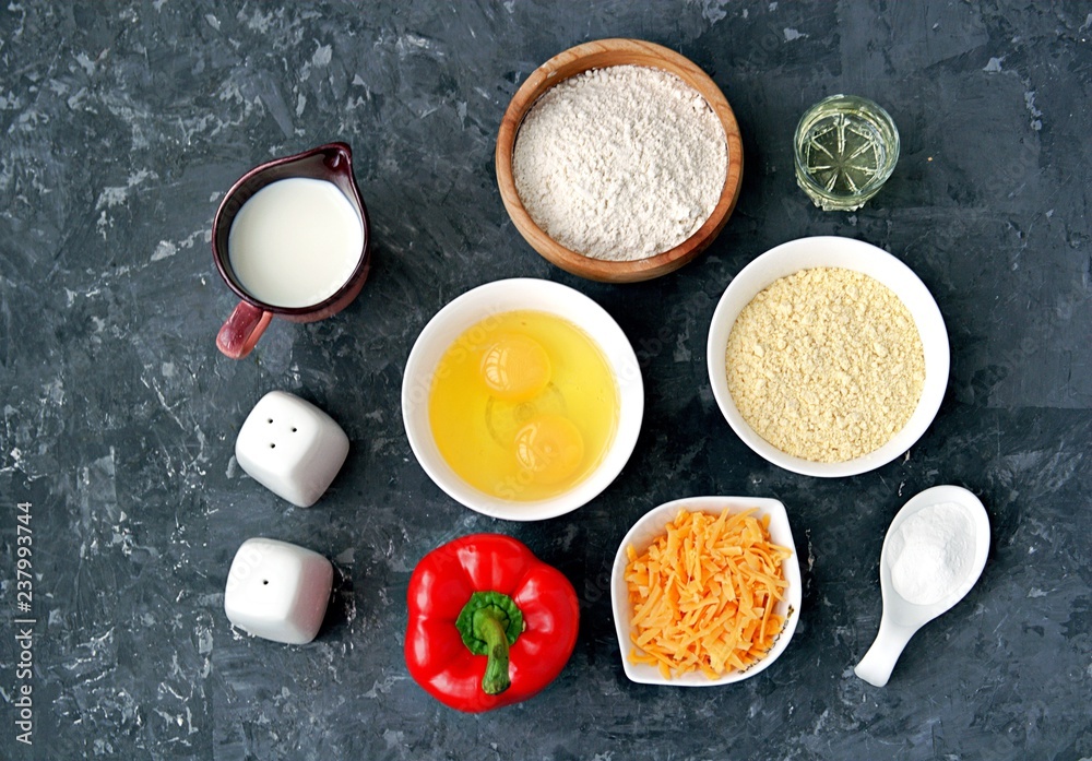 Ingredients for cooking corn unleavened bread: wheat flour, red peppers, corn flour, oil, salt, pepper, grated cheddar cheese, baking powder, eggs, milk or buttermilk. Ingredients for cooking corn unleavened bread: wheat flour, red peppers, corn flour, oil, salt, pepper, grated cheddar cheese, baking powder, eggs, milk or buttermilk.