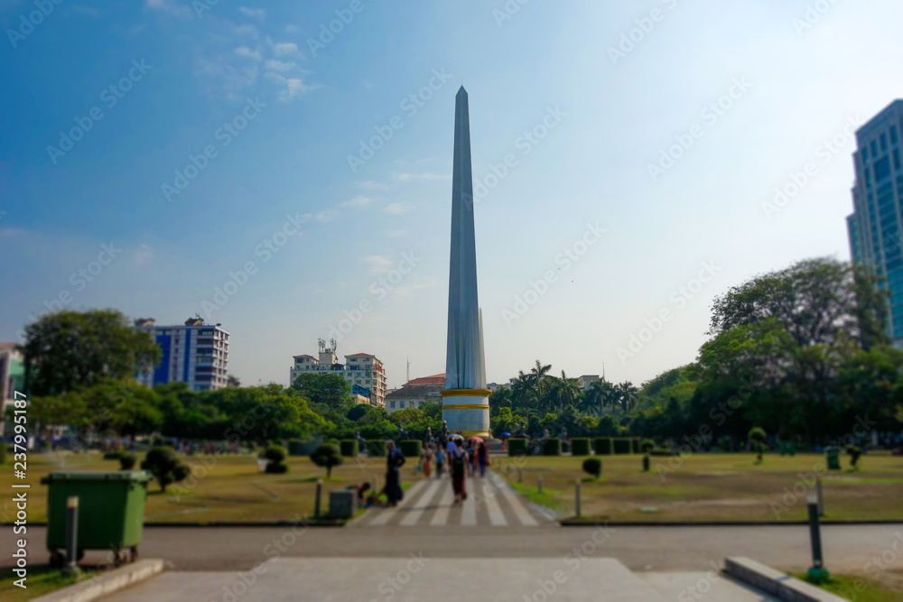ミャンマー　バンドゥラ公園　独立記念塔