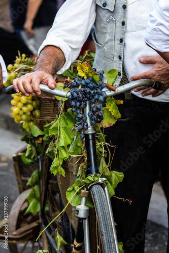 QUARTU S.E., ITALIA - SETTEMBRE 15, 2018: Sfilata di costumi sardi e carri per la sagra dell'uva in onore dei festeggiamenti di Sant'Elena. - Sardegna photo