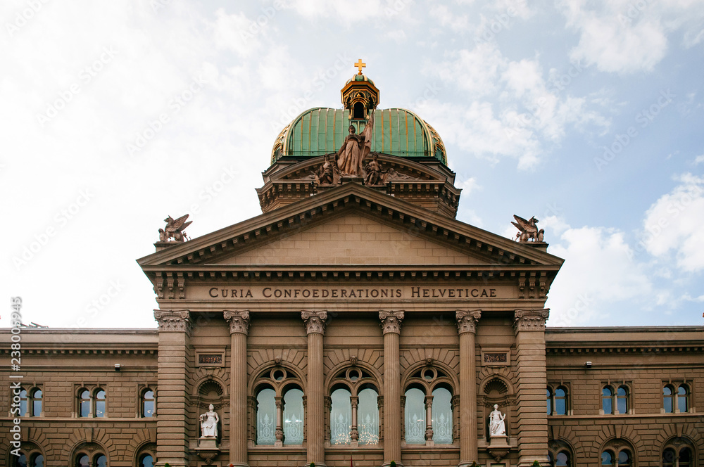 Fototapeta premium Swiss capital parliament building in old town Bern, Switzerland