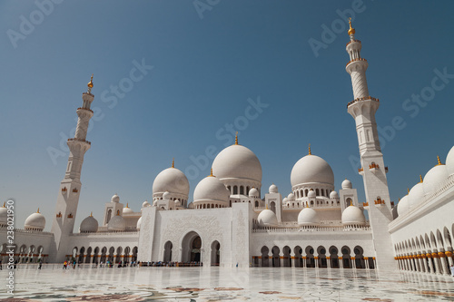 View of the main entrance of the Sheikh Zayed Grand Mosque in Abu Dhabi. The largest mosque in the United Arab Emirates.