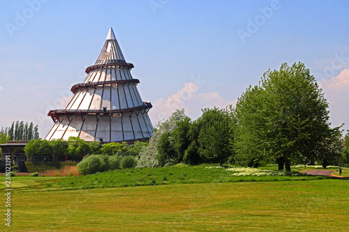 Jahrtausendturm im Elbauenpark in Magdeburg