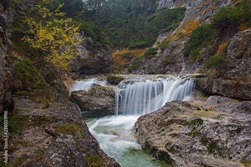 Wasserfall im Naturpark   tschergr  ben