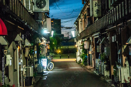 夜の飲み屋街