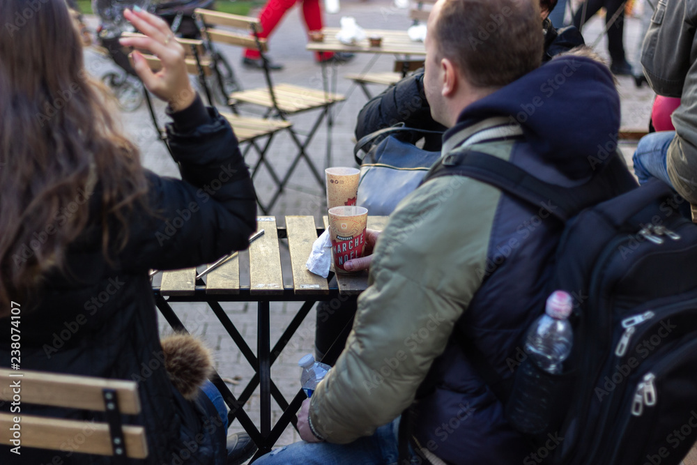 Prendre un verre au marché de Noel