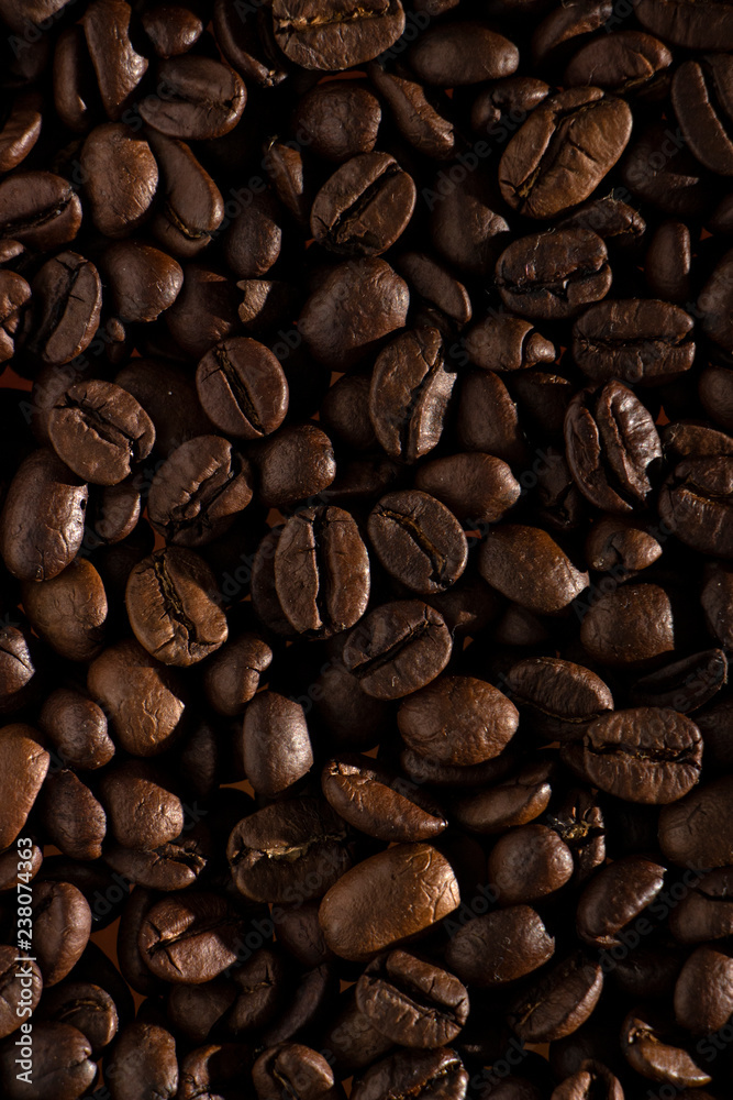 Obraz premium Coffee beans on the table background blurred abstract blurred