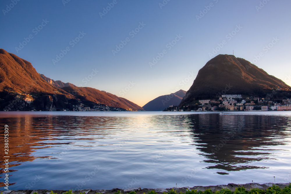 Tramonto sul lago di Lugano