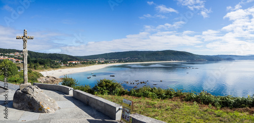 Paisaje de naturaleza con playa y mar en la ensenada de Langosteira de La Coruña, Galicia, verano de 2018 