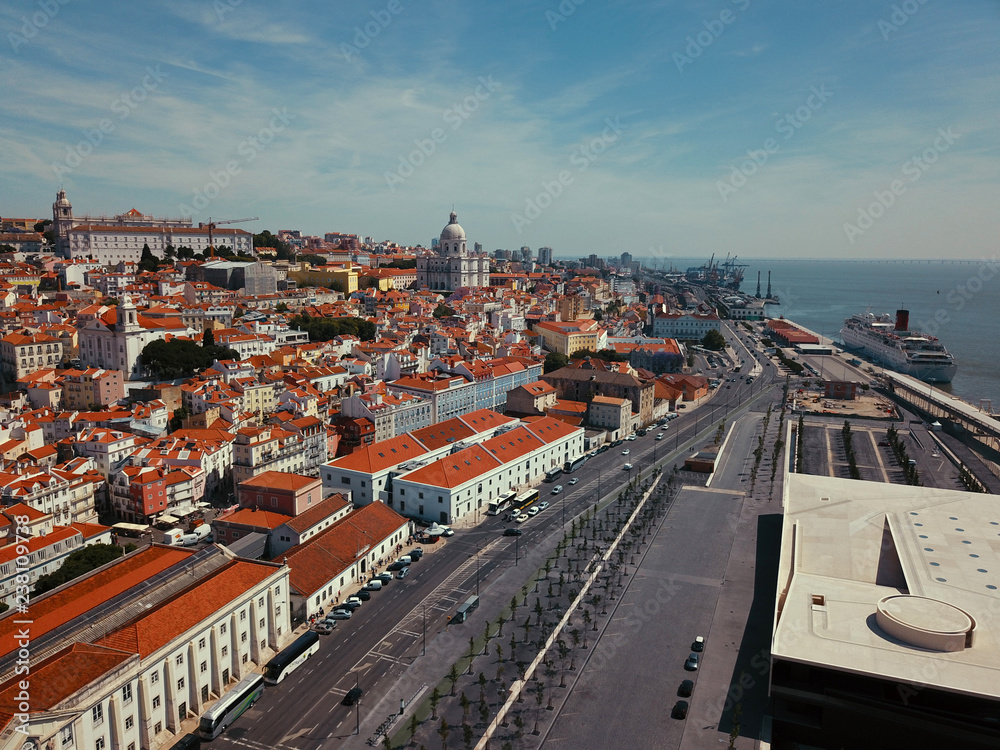 リスボンの街並みの空撮