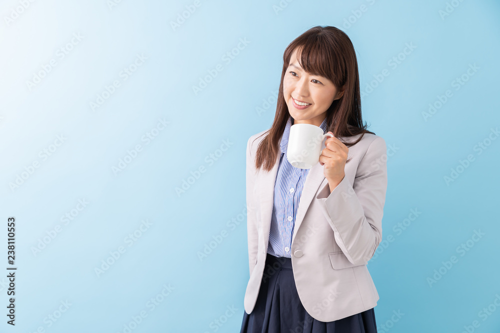 ミドル女性 飲み物 ビジネス ミドル女性 飲み物 ビジネス