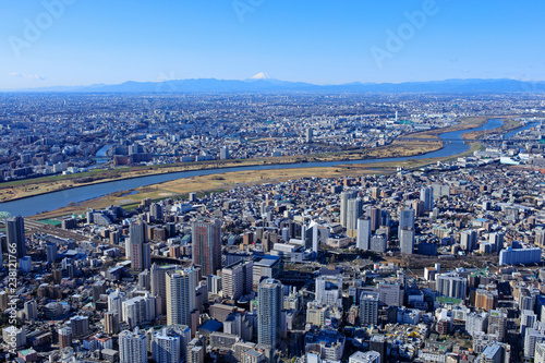 川口駅から富士山を望む／空撮 © show-m