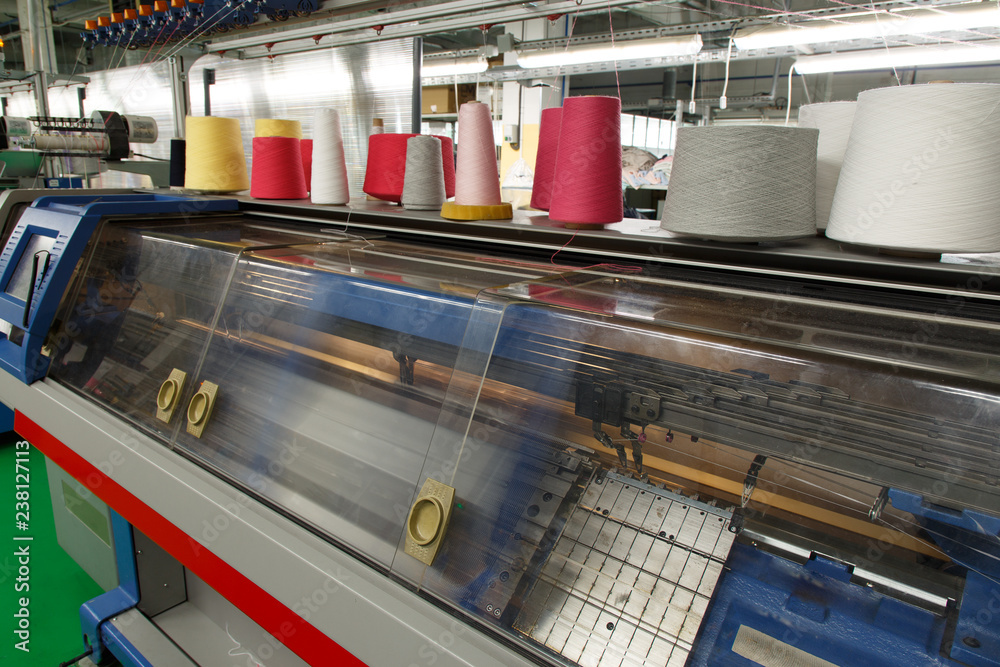 Obraz premium Two system industrial textil flat knitting machine