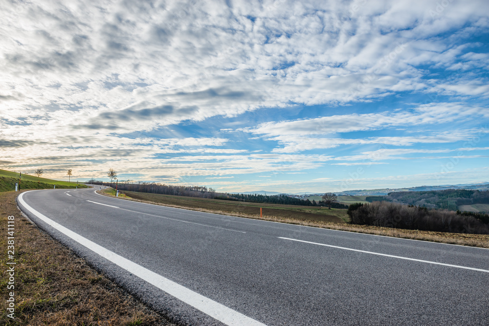 Landstraße bei Oberkohlstätten / Burgenland (A)