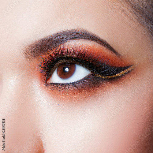 Stampa su tela Amazing Bright eye makeup with a spectacular arrow