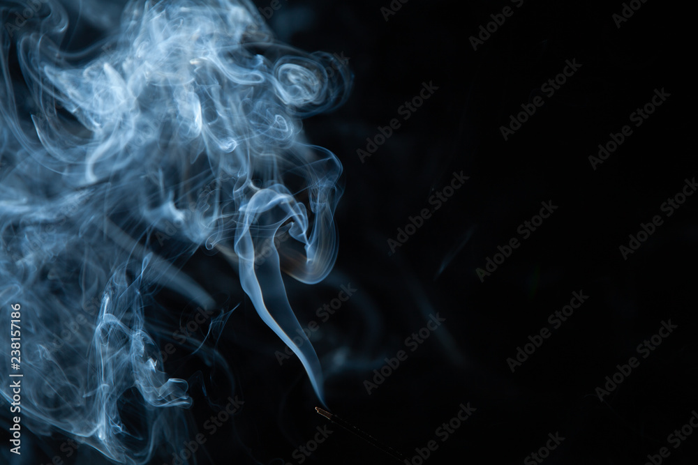 Obraz premium White smoke on black background