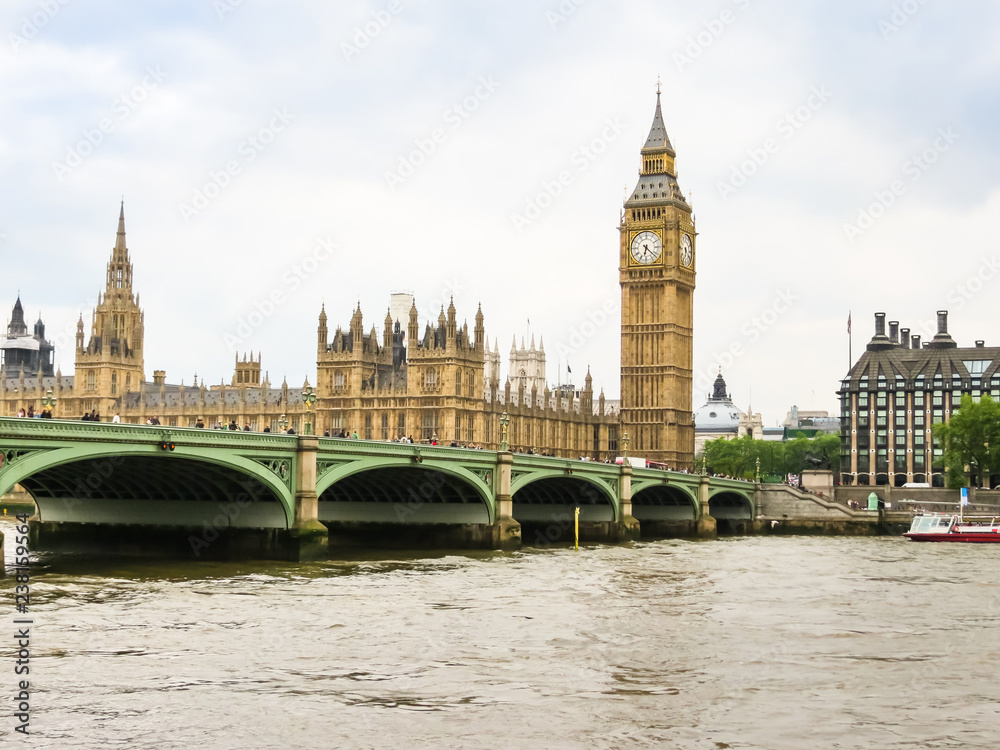 Houses of Parliament, Big Ben clocktower and Westminster Bridge. London, UK