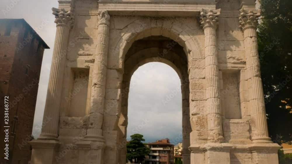 Hyperlapse, Arco dei gavi is a triumphal arch of the Roman period located in the city of love Verona, destination for all tourists in search of romance Hyperlapse, Arco dei gavi is a triumphal arch of the Roman period located in the city of love Verona, destination for all tourists in search of romance