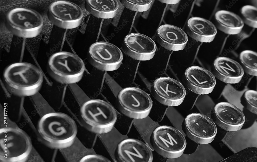 Antigua máquina de escribir (retro) Antigua máquina de escribir (retro)