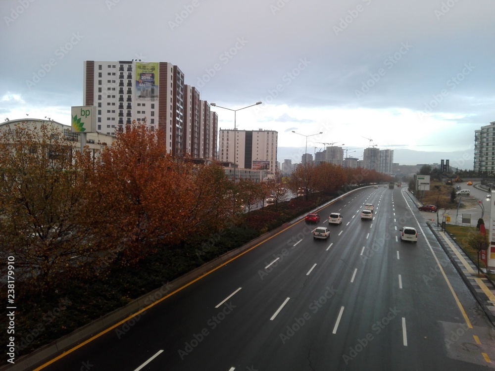 Obraz premium YENİ ŞEHRE DOĞRU