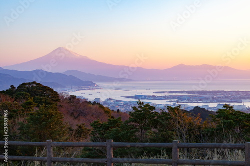 富士山と朝焼け、静岡県静岡市日本平にて