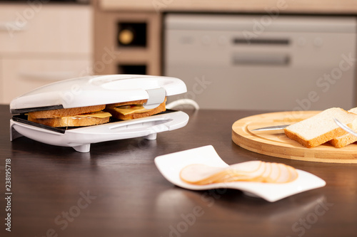 Photos Making hot sandwiches in a sandwich maker
