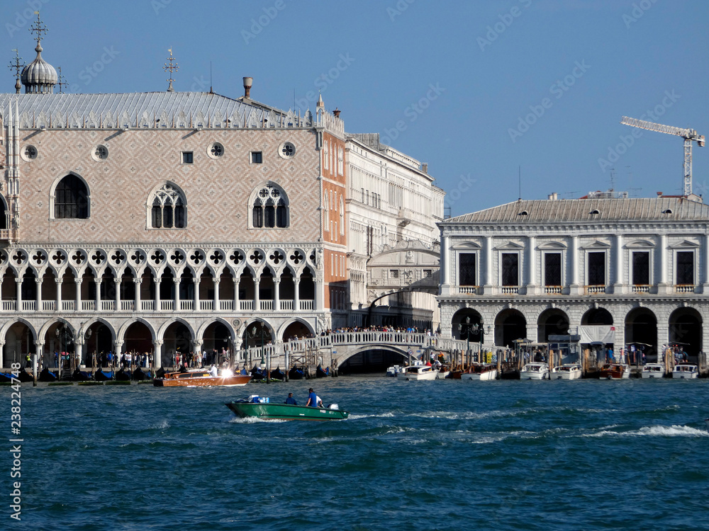 Puente de los Suspiros,Ponte dei Sospiri, Venecia. Une el Palacio Ducal con la antigua prisión de la Inquisición (Piombi), cruzando el Rio Di Palazzo.