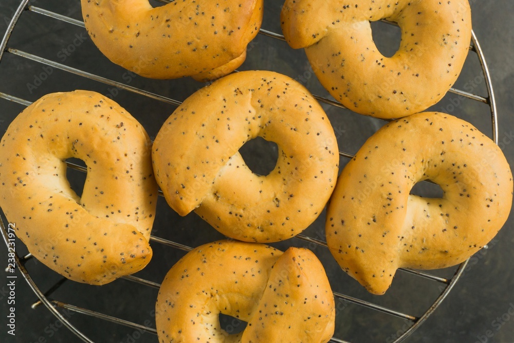 Naklejka premium Traditional poppy bagels 