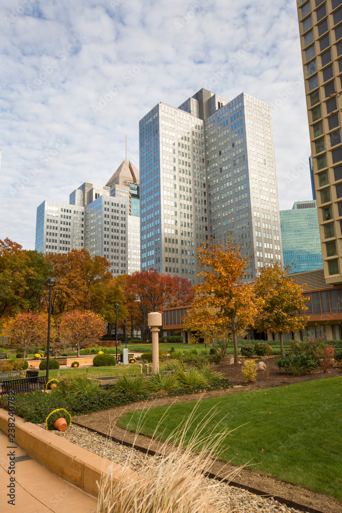 Obraz premium Downtown buildings seen from Point State Park in Pittsburgh, Pennsylvania.
