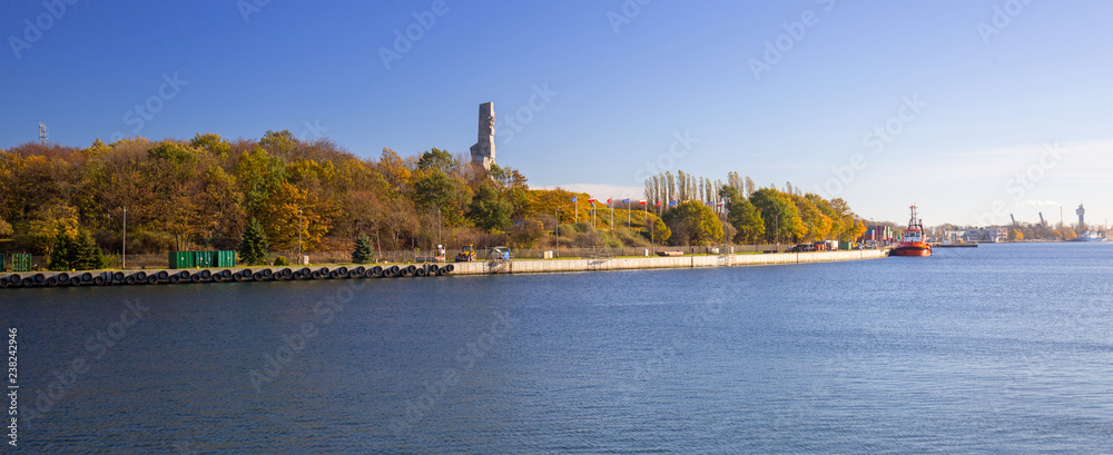 Obraz premium Scenery of Vistula river at Westerplatte monument in Gdank, Poland