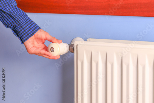 Manual adjustment knobs radiator