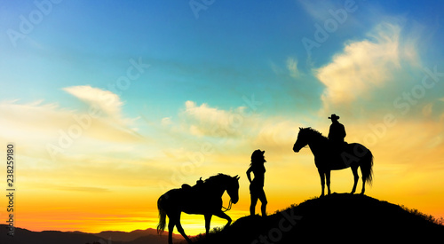 Fototapeta Naklejka Na Ścianę i Meble -  couple on horseback at sunset