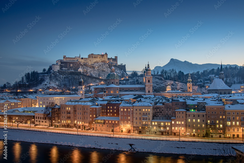 Naklejka premium Famous view of Salzburg and the fortress Hohensalzburg in winter, Austria