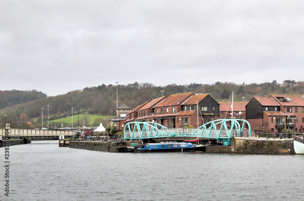 Naklejka premium The Junction Lock turning metal bridge over the Avon river wharf, during a cloudy winter day, in Bristol, United Kingdom