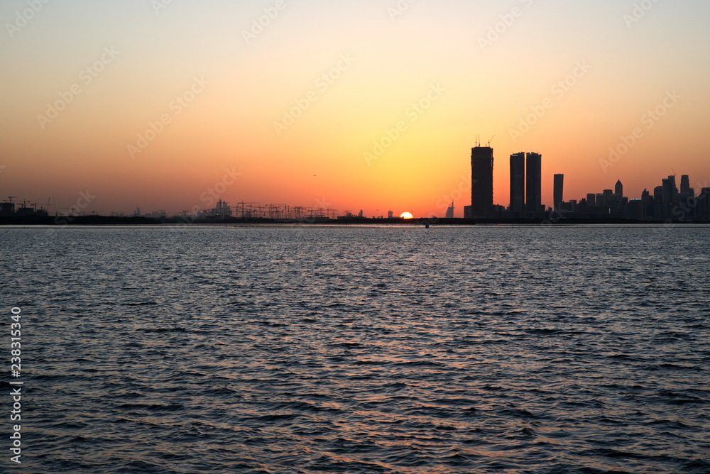 Obraz premium Dubai slyline from Dubai Creek Harbour and Dubai canal to Downtown and Business Bay, United Arab Emirates
