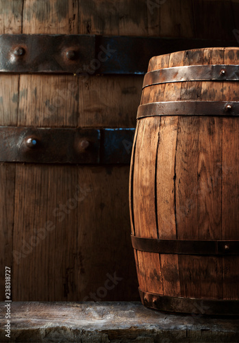 Valokuva background of barrel and worn old table of wood