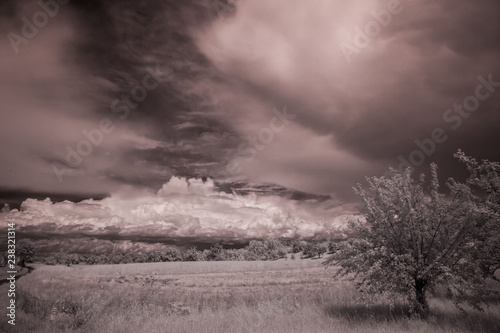 Gewitterwolken in Infrarot (unbearbeitet)