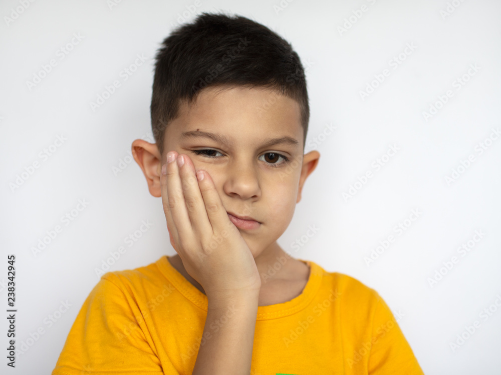 The child suffers from sensitive teeth and toothache. The child suffers from sensitive teeth and toothache.