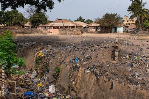 Фотография Open air sewer near a residential area at the Bandim Neighbourhood if the city of Bissau