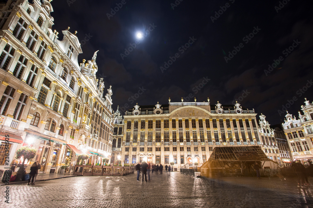 Fototapeta premium Grand Place by night in Brussels, Belgium