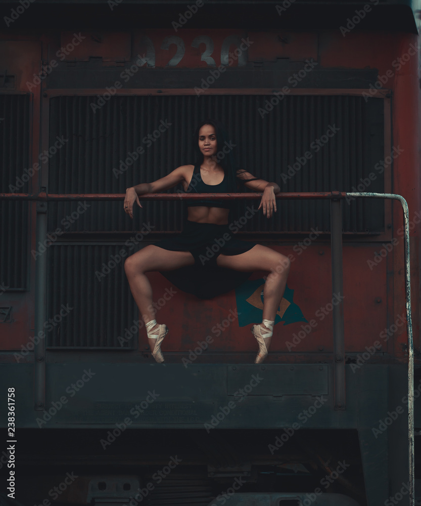 Naklejka premium balé no trem