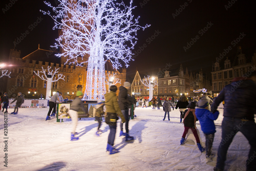 Naklejka premium Bruges, Belgium - November 24, 2018: Central Bruges Market Square by night decorated at Christmas.