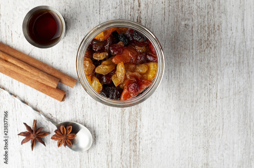 Obraz na płótnie Mixed dry fruits soaked with spices in rum for traditional Christmas Cake w salonie