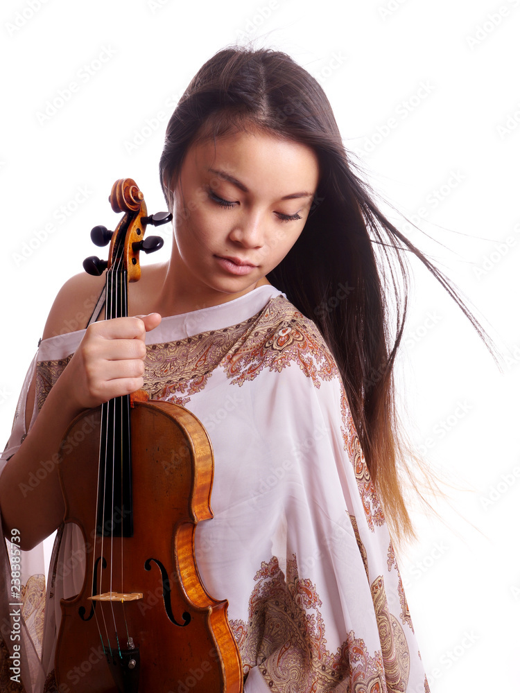 Φωτογραφία beautiful young asian woman holding violin music instrument