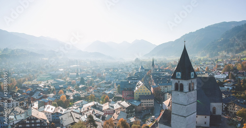 Obraz na płótnie Kitzbuehel - cozy Alpine town w salonie