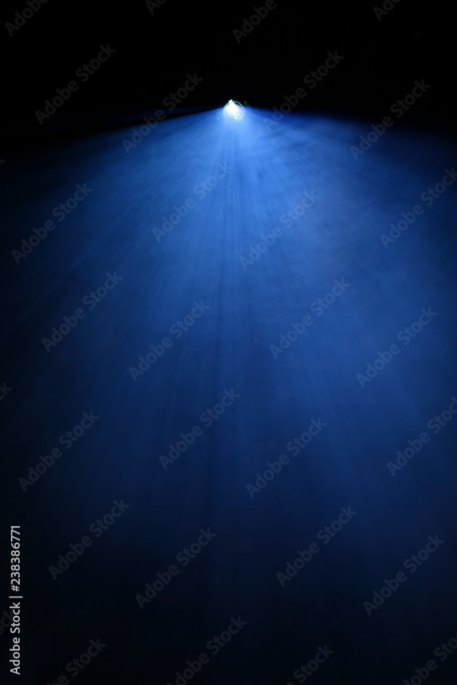 spot lumière spectacle musique lumineux faisceau bleu éclairer