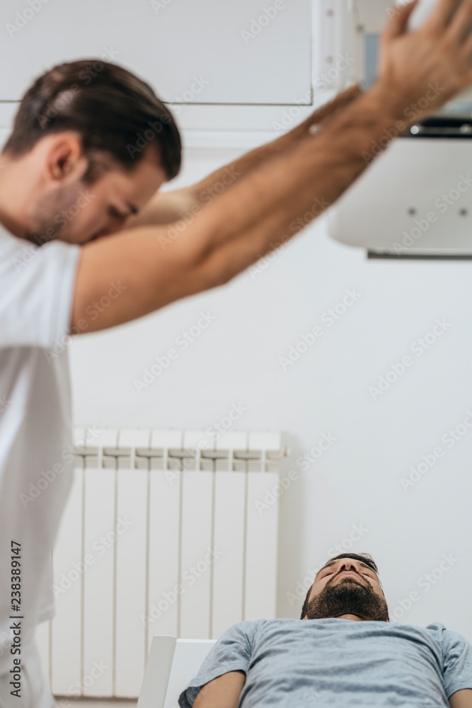 Obraz premium Technician Operating an X-ray Machine