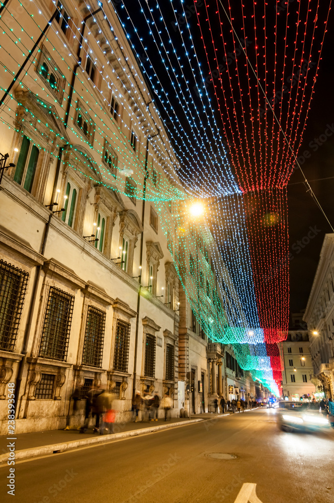Fototapeta premium Via dei Condotti with Christmas lights in Rome
