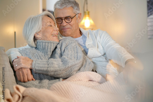 Εκτύπωση καμβά Lovely looking senior couple relaxing together on couch at home
