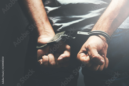 Leinwand Poster man hand handcuffs