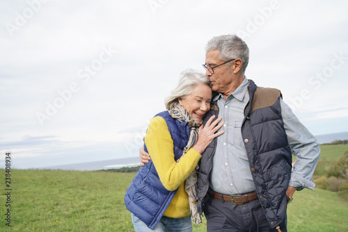  Healthy senior couple on countryside walk © goodluz